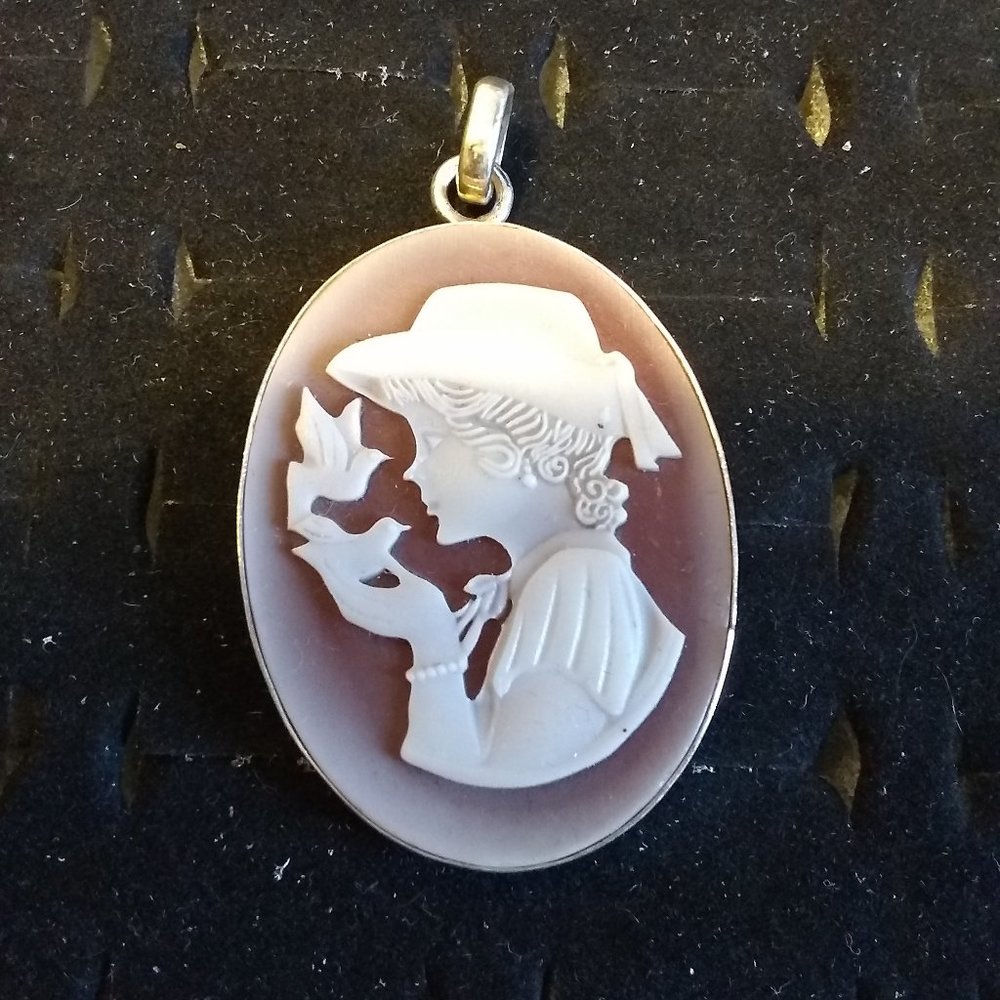 Cameo Pendant: Girl with 2 birds